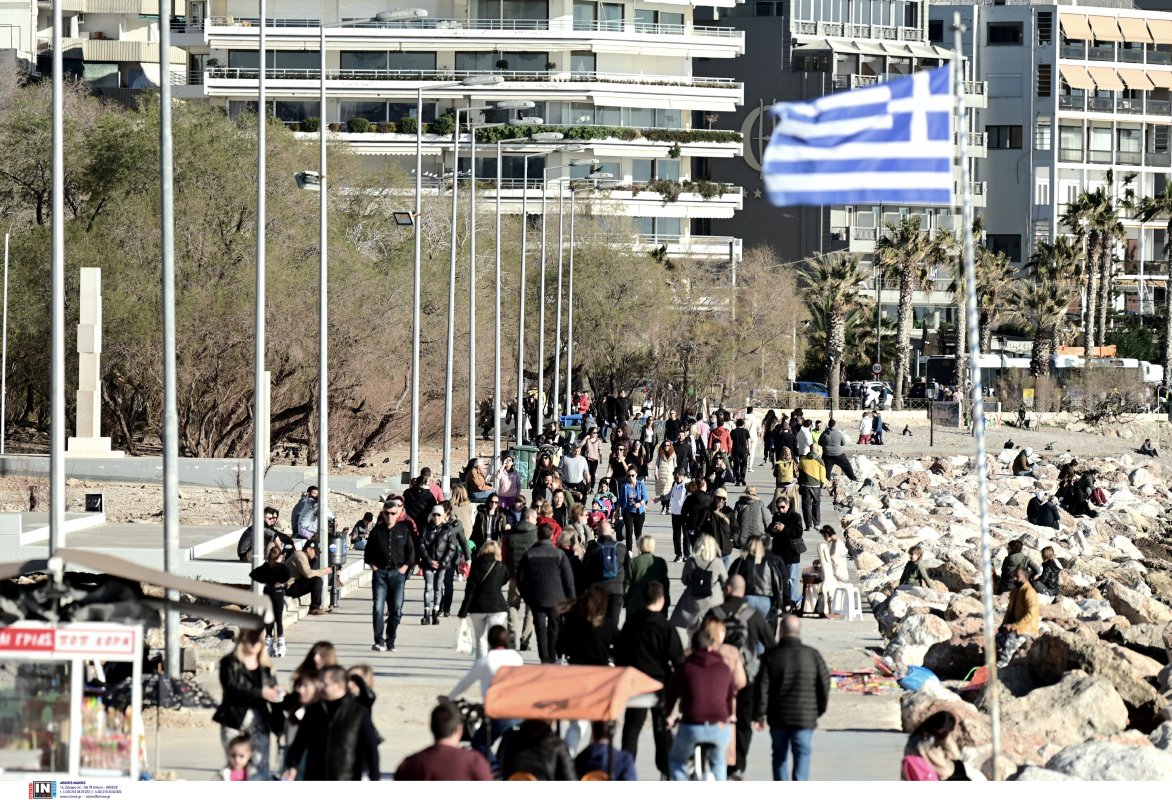 Atina'nın Palaio Faliro semtinde 3 yaşındaki kızının ölümü nedeniyle Cezayirli anne yargılanmaya başladı