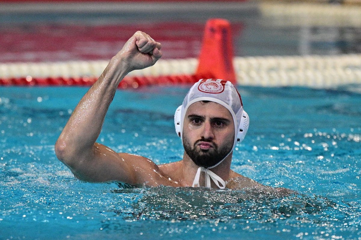 Champions League'de Yunan Olympiakos, Karadağlı Jadran Herceg Novi'yi penaltılarda 19-17 yendi