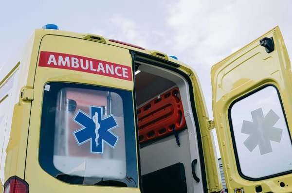 Korfu'da motosiklet süren 28 yaşındaki genç yüzüne saçma isabet etti, gözünden ağır yaralandı