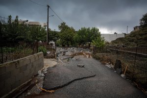 Girit'te sel, heyelan ve su kesintileri