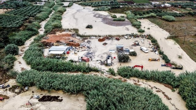 Girit'te şiddetli yağış: Ierapetra'da 23 kişi kurtarıldı, sel ve yol taşkınları