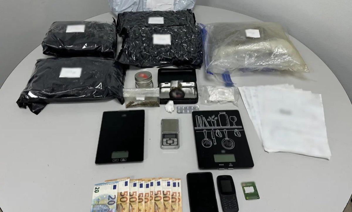 Selanik'te ABD'den gelen postada 2 kilodan fazla kenevir ele geçirildi, 38 yaşındaki şüpheli yakalandı