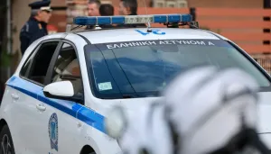 Elefsina'da 32 yaşındaki kişiyi bıçaklayan iki aşırı sağcının evlerinde arama yapıldı