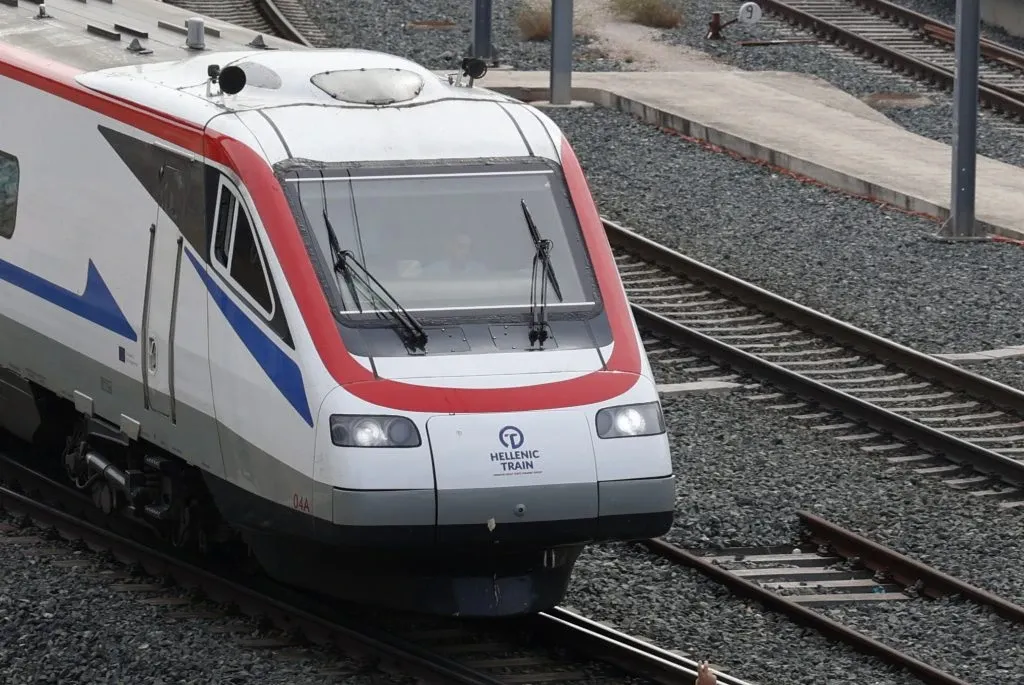 Yunanistan'da 24 saatlik grev: Cuma günü feribot ve tren seferleri aksayacak