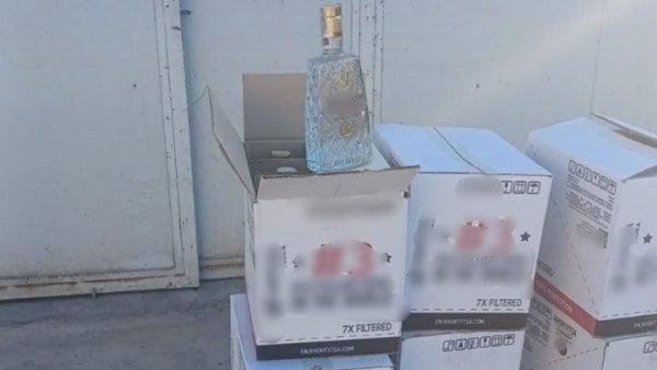 Yunan vergi otoritesi Aspropyrgos'ta 9.100 litre yakıt ve 4 LPG tankerine el koydu