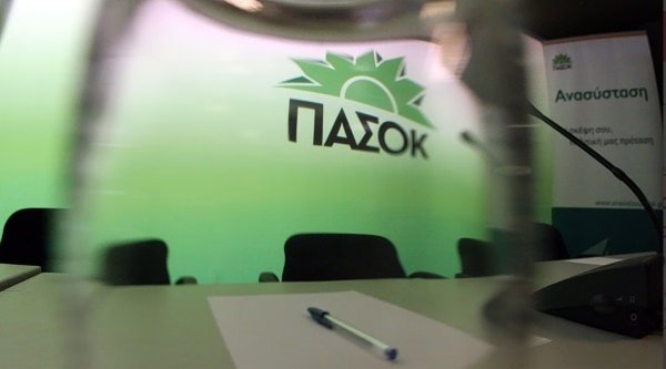 Yunan muhalefet partisi PASOK sözcüsü Tsoukalas: Miçotakis toplumu ne koruyabilir ne de korumak ister