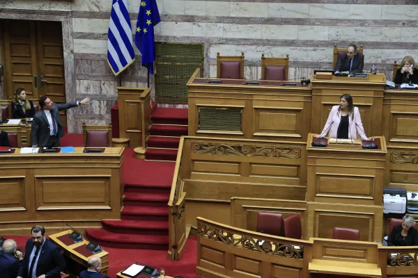 Yunanistan Sağlık Bakanı Adonis Georgiadis ile Plefsi Eleftherias lideri Zoe Konstantopulu Meclis'te tartıştı