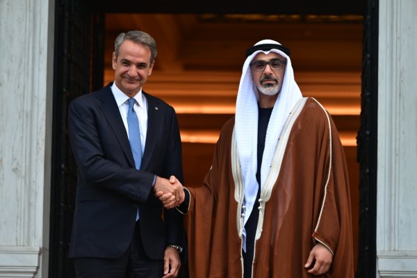 Miçotakis, Atina'da Abu Dabi Veliaht Prensi ile görüştü: 'İstikrarın dayanakları olarak birlikte çalışabiliriz'
