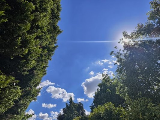 Yunanistan'da pazar günü hava bulutlu olacak, sıcaklıklar artacak: Yağış hangi bölgelerde bekleniyor?