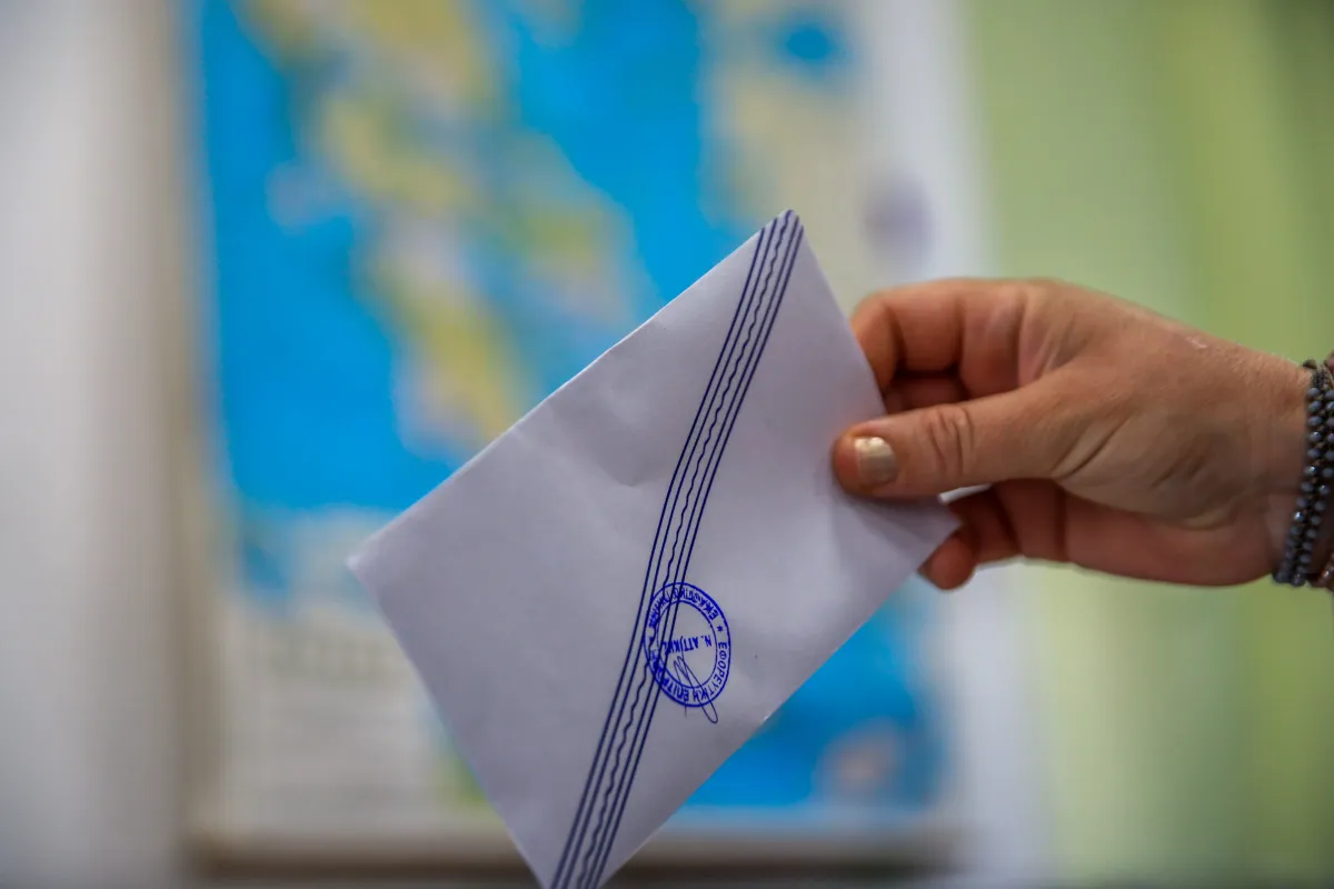 Yunanistan'da anket: Seçmenin yarısı oyunu ekonomi ve hayat pahalılığına göre verecek