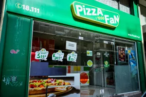 Yunan pizza zinciri Pizza Fan'in 2.500 işçisi için Yunanistan'daki PASOK'tan Çalışma Bakanlığı'na çağrı