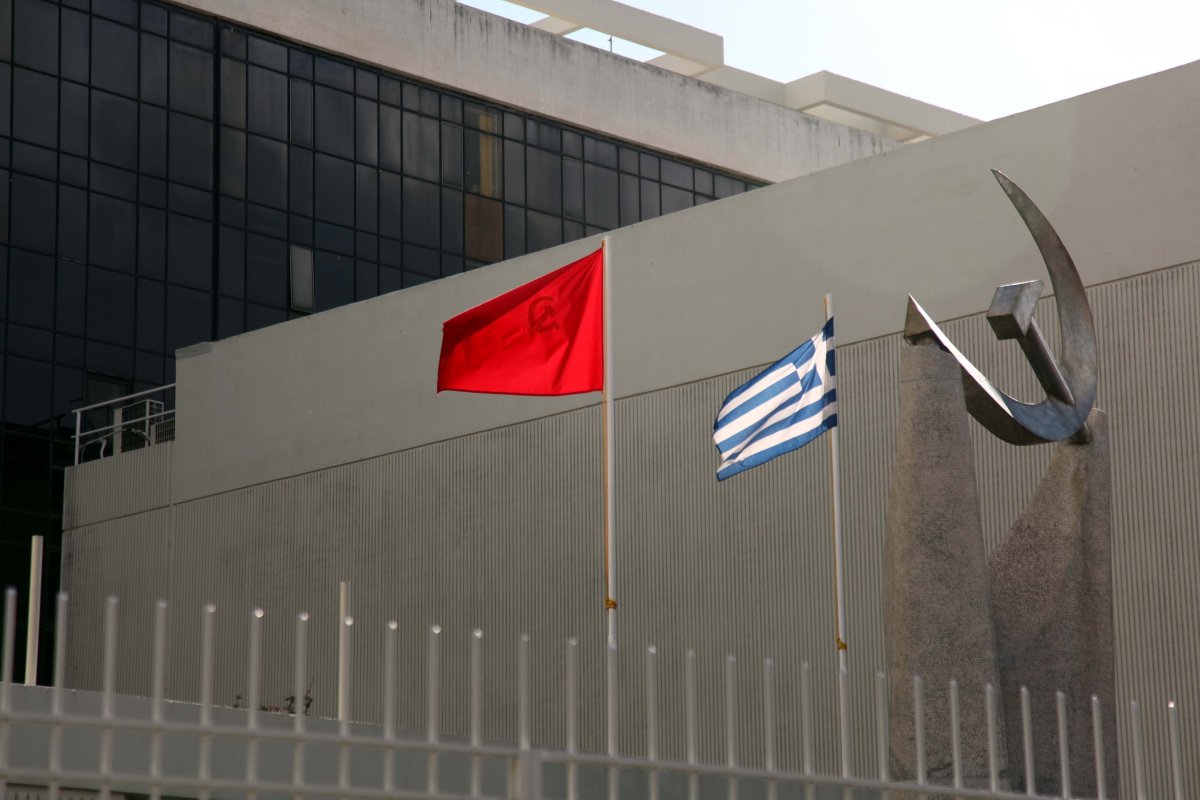Yunanistan Komünist Partisi (KKE), Başbakan Miçotakis'i eleştirdi: Yolsuzluğun “büyük balıkları” yasal boşluklardan geçiyor