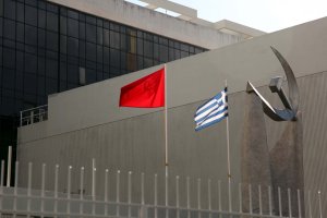 Yunanistan Komünist Partisi (KKE), Başbakan Miçotakis'i eleştirdi: Yolsuzluğun “büyük balıkları” yasal boşluklardan geçiyor