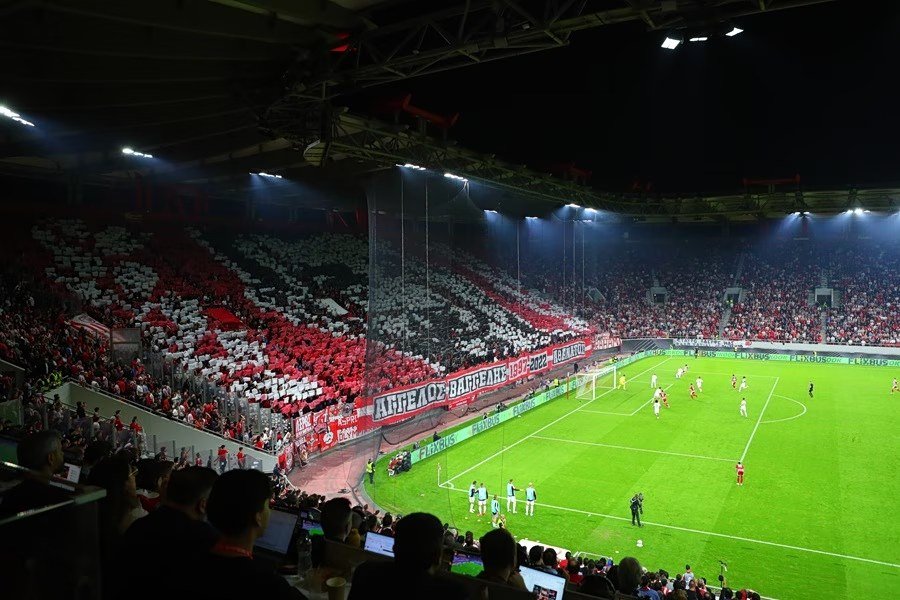 Yunan ekibi Olimpiakos'un Fransız Rennes maçı 1 gün öne alındı: Biletler için bekleyiş sürüyor
