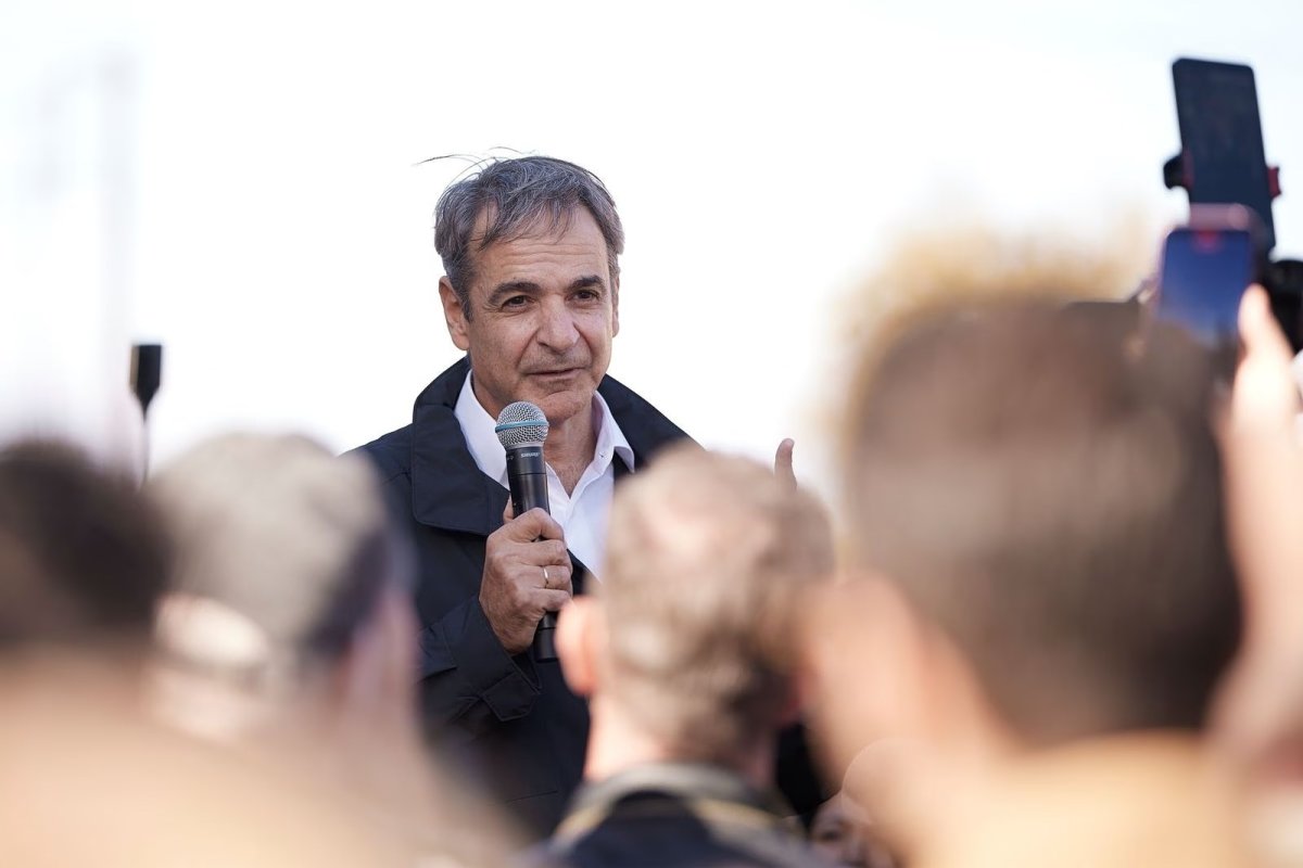 Yunan Başbakanı Miçotakis 40 yüzdeyi dürbünle arıyor; Bekiris olayı partideki huzursuzluğu büyütüyor