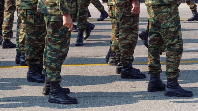 Yunanistan'da askerlik eğitim merkezleri başvurularla doldu: Tecil kuralları sertleşince dördüncü celp dönemi tehlikeye girdi