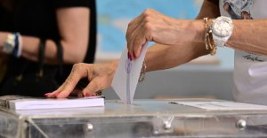Opinion Poll anketi: Yeni Demokrasi 30.3'te, PASOK ELAS ile farkı 3.6 puana indirdi, Kasidiaris'in desteklediği parti 3.5'te