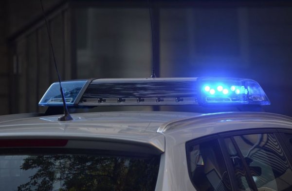 Selanik'te kadın partnerini şiddet ve tecavüzle suçladı; polis 46 yaşındaki Arnavutu yakaladı
