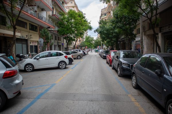 Atina'da sürücüler yılda yaklaşık 37 saatini park yeri aramakla kaybediyor