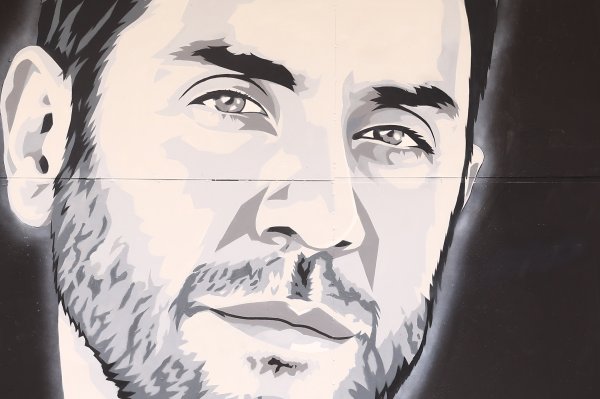 Yunan şarkıcı Giorgos Mazonakis'in ölümü soruşturmasında anahtar kişi ilk kez ifade verecek