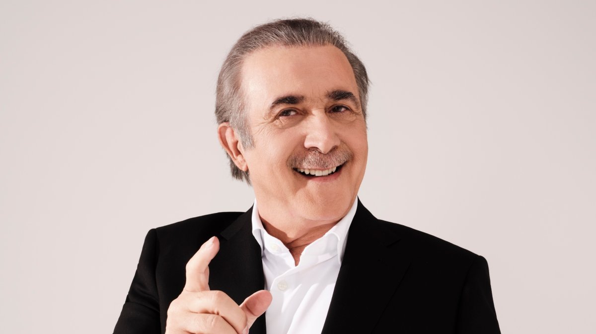 Yunan sunucu Lakis Lazopoulos'un satirik programı Al Tsantiri News yine reyting zirvesinde