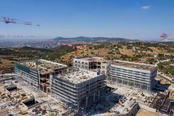 Yunanistan'daki Stavros Niarchos Vakfı'nın üç yeni hastanesi 2027 sonunda tamamlanması öngörülüyor