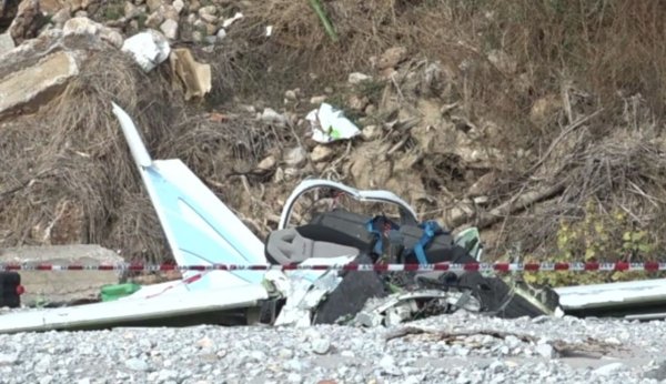 Yunanistan'ın Pieria bölgesinde uçak düştü: İki ölüden biri Canadair pilotu