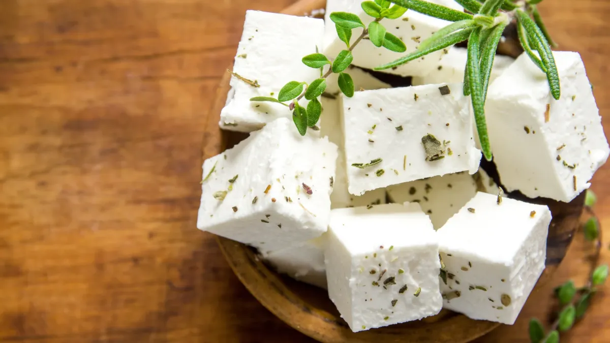 Yunan zeytin ve feta peyniri ihracatı artan baskıyla karşı karşıya