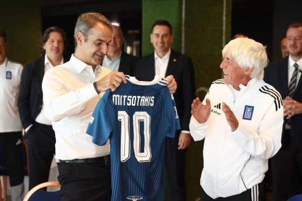 Miçotakis, Almanya maçı öncesi Yunanistan Milli Takımı'nı ziyaret etti: 'Birçok kişiyi şaşırttınız, kendinizi değil'