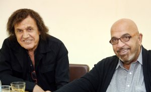 Yunan şarkıcı Vasilis Papakonstantinou'nun sağlık durumunu dostu Yannis Zouganelis anlattı