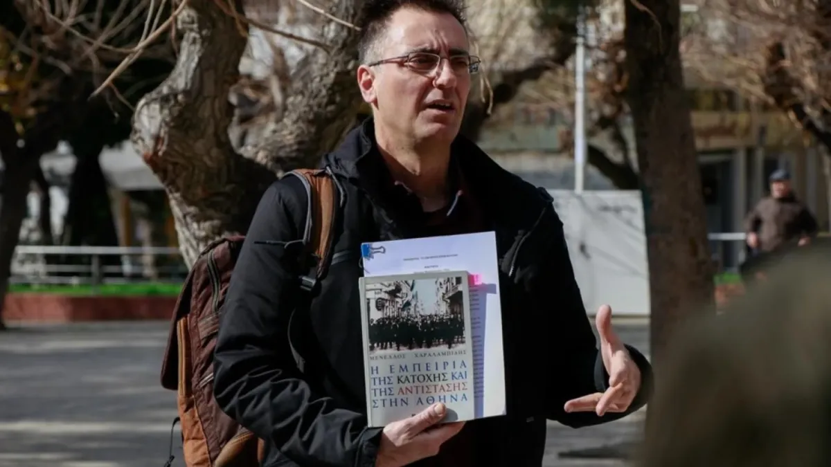 Yunan tarihçi Menelaos Charalambidis, işgal altındaki Atina'nın gizli tarihini sokak turlarıyla anlatıyor