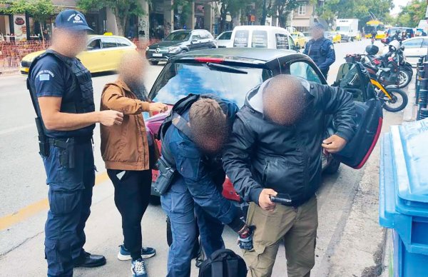 Yunan polisi Atina merkezinde 'Temiz Meydanlar' operasyonu başlattı