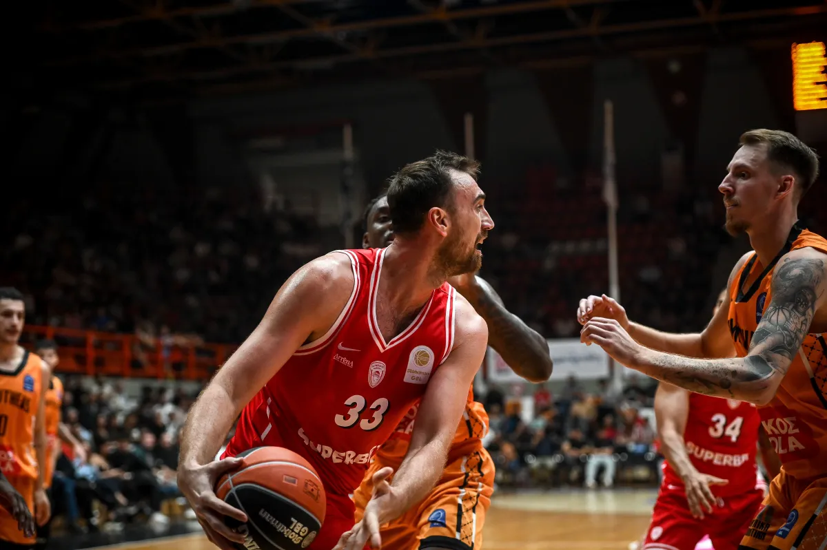 Olympiacos'un Armani Milano maçı kadrosuna Sırp basketbolcu Milutinov ve yeni transfer Kontsar girdi