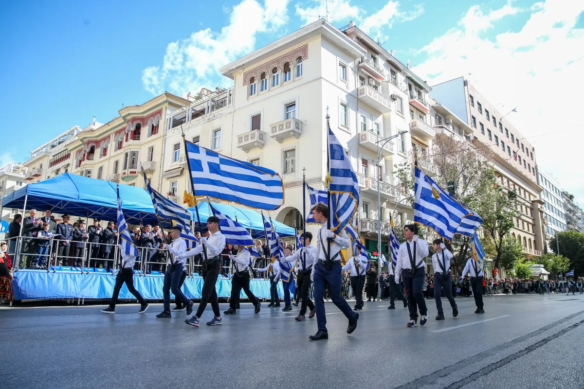Selanik'te öğrenciler 'OXI' yıldönümünü geçit töreniyle andı