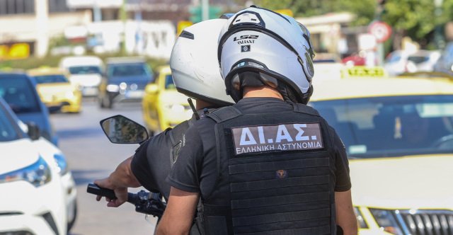 Atinalı askeri doktoru, gizli kameralara yakalanan ayrı yaşadığı eşinin zehirlediği iddia edildi
