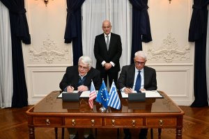 Yunanistan Savunma Bakanı Nikos Dendias, Boston'da MIT ile deniz robotiği işbirliği anlaşmasına tanık oldu