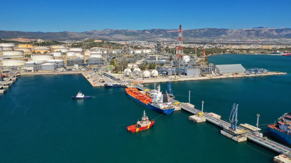 Yunanistan'daki Motor Oil rafinerisinde patlama: 2 işçi ağır yaralandı