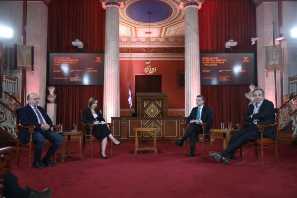 Atinalıların büyük bölümü kenti stresli, pahalı ve güvensiz buluyor