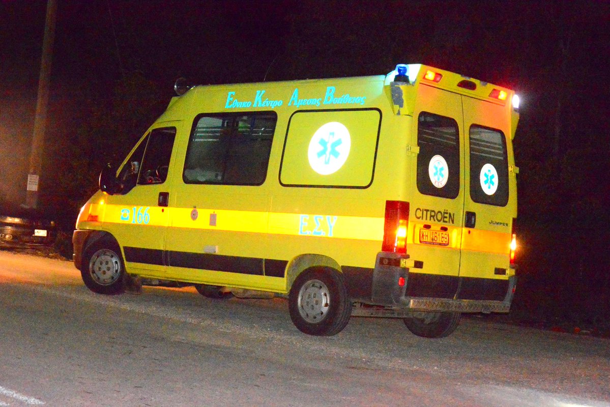 Volos'ta on genç taksiden yolcuları indirip dövdü, bir yaralı hastanede