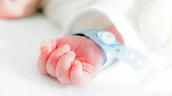 Girit'teki tüp bebek kliniği davası: Melbourne'daki kadın kayıp 4 embriyosunun peşinde