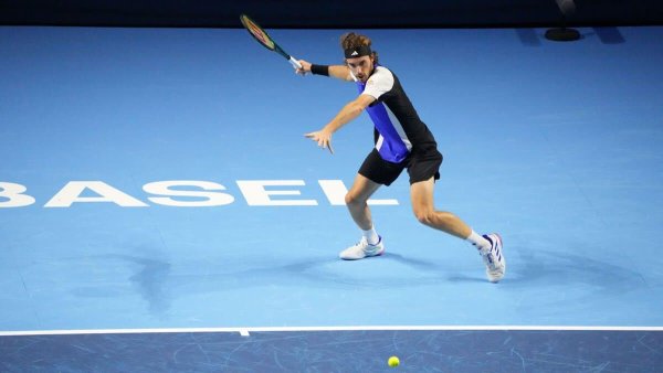 Stefanos Tsitsipas 400. kariyer galibiyetine ulaştı, Shanghai Masters'ta üçüncü tura çıktı