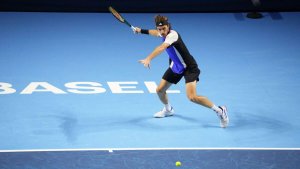 Stefanos Tsitsipas 400. kariyer galibiyetine ulaştı, Shanghai Masters'ta üçüncü tura çıktı