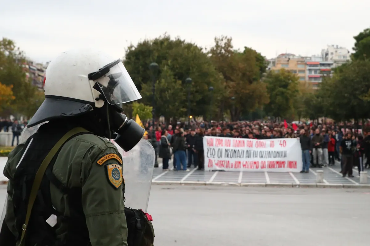Selanik'te polis, aşırı sağcı Ilias Kasidiaris'in konuşması öncesi göstericileri durdurdu: Çatışma çıktı