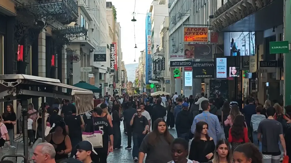 Atina'da mini bahar havası, Ermou'da yoğunluk: Pazar günü hava hızla değişecek
