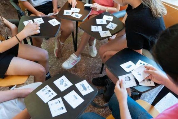 Atina'daki Marasleio Öğretmen Okulu'nda 48 öğrenci ücretsiz STEM programına katıldı