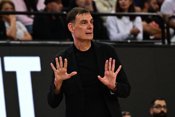 Olympiakos hocası Yorgos Bartzokas: Yan Montero'ya ilişkin kötü haberi maçtan bir saat önce aldık