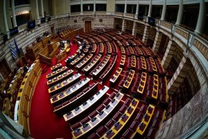 Siyasi üçgen kaynıyor: SYRIZA-PASOK arasında ateş hattı ve Yeni Demokrasi'nin rolü