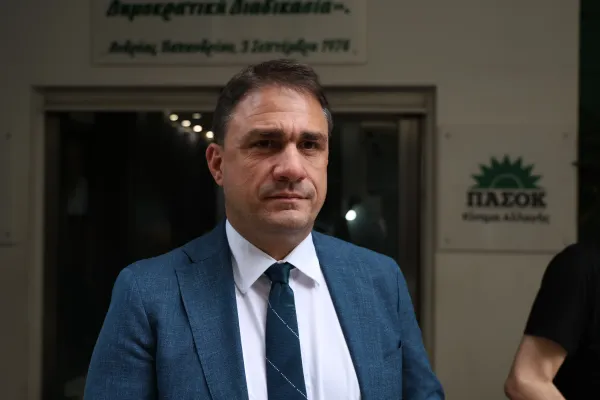 Yunan PASOK sözcüsü Tsoukalas: Vergi kaçakçılığı milyonlara mal oldu, hükümet baş eğmeli