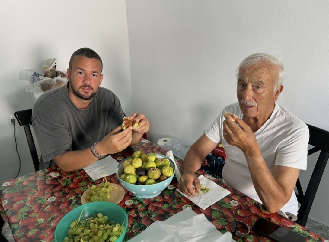Manhattan'daki Cafe Fig, 95 yaşındaki Yunan dedeye ve incir tutkusuna adandı