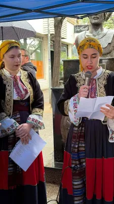 Melbourne'daki Yunan topluluğu Pallaconian Kardeşliği, 28 Ekim'i kötü havaya rağmen andı